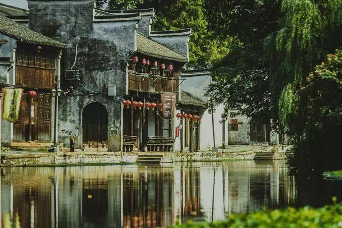 探索天涯,尽在坚持一年都不买衣服,我们的生活会有什么变化?